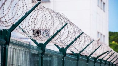 Photo of 7年前监狱内病逝 停车场管理员父母获赔49万