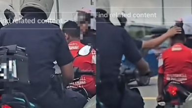 Photo of 未戴头盔遇见警察叔叔 小弟弟被摸头
