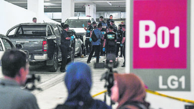 Photo of 警匪激烈驳火 鎗战到停车场 2悍匪伏诛