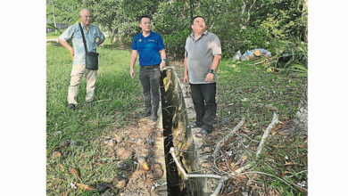 Photo of 武吉南眉工业区垃圾多 沟水逢雨倒灌入厂