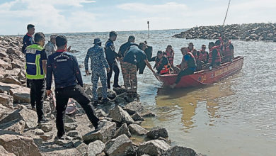 Photo of 奎笼暴风雨中倒塌坠海 8钓鱼客7获救1溺毙