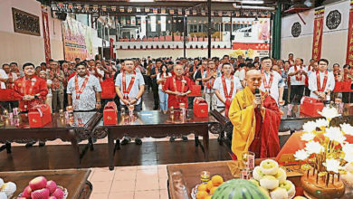 Photo of 修成林佛教寺院庆卫塞节 信众浴佛广结福缘