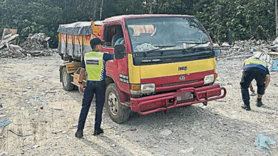 Photo of 倾倒工厂废料破坏山林 非法垃圾承包商被逮