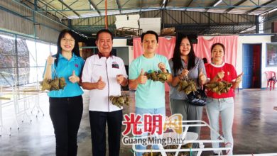 Photo of 大发园文艺艺术社 卖粽筹9170元捐敬群