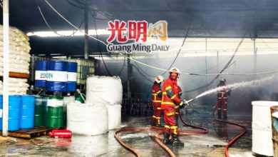 Photo of 油漆加工厂失火 老板员工力阻火势蔓延