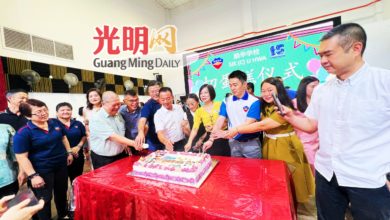 Photo of 北海励华庆教师节 学生奉茶谢师恩