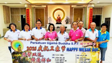 Photo of 威中佛教会卫塞节庆典 欢迎民众供灯祈福