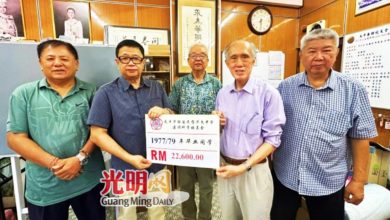 Photo of 华联77/79毕业生及黄奇仁 4万5200捐母校建科学楼