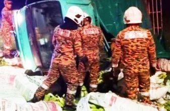 Photo of 鸡蛋罗里与玉米罗里相撞翻车 一人夹毙2人轻伤逃生