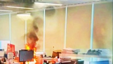 Photo of 香港政府特首政策组电脑起火一度传爆炸声 至少30人紧急疏散
