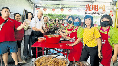 Photo of 幸福园大伯公庙乡管会联办 裹粽活动香味飘