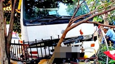 Photo of 罗里撞摩多再撞小贩摊位 男子卷入车底夹毙