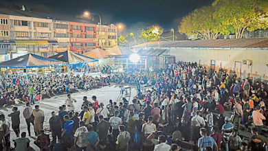 Photo of 多单位联手突击士拉央批发公市 逮1435移民包括160童