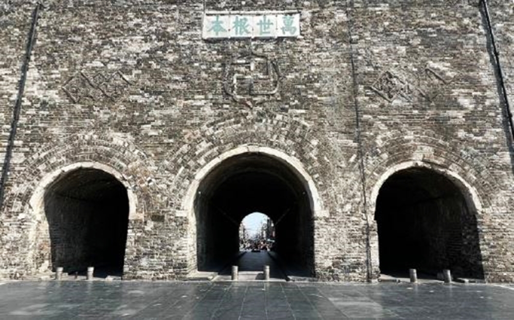 是中国现存最大的鼓楼，为国家3A级旅游景区，1989年被列为安徽省重点文物保护单位。