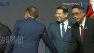 Photo of 东盟峰会 拉菲兹现身 与安华握手互动
