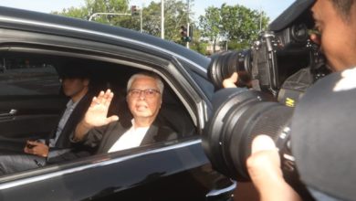 Photo of 前首相依斯迈第8次录供 逗留反贪会约6小时