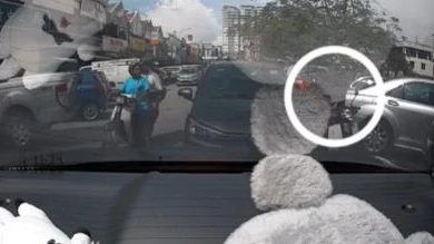 Photo of 劫椰水小贩钱包不成 独行匪抢车逃跑
