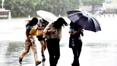Photo of 广州暴雨 通勤族湿一片 民众纷晒“双脚泡水图”取暖