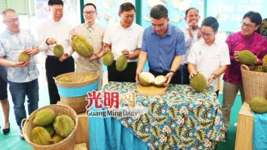 Photo of 免游客语言障碍引误会 黄汉伟提醒榴梿小贩标价