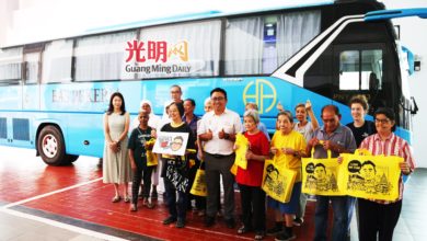 Photo of 黄顺祥安排巴士载送 陪安老院长者用援金购物