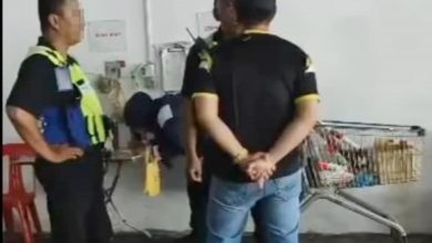 Photo of 不满吸烟被逮 保安员撕罚单 同事出手推人