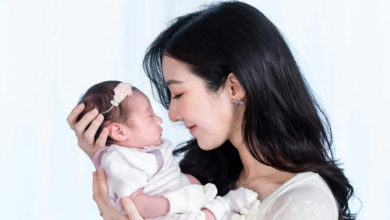 Photo of 坐完月子出关 何依婷唱K宣布复工