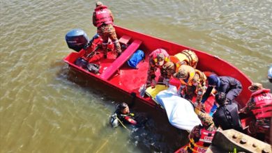 Photo of 货卡坠河沉没 六旬男遗体寻获