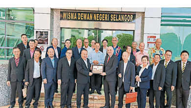 Photo of 火箭元老俱乐部访雪议会 黄思汉刘永山迎迓