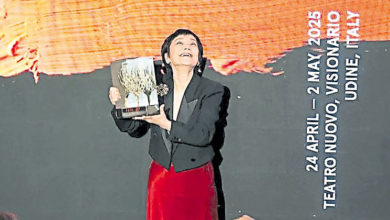 Photo of 张艾嘉获终身成就奖 逾千观众起立鼓掌