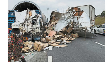 Photo of 2罗里碰撞 跟车员亡 货物散落南北大道