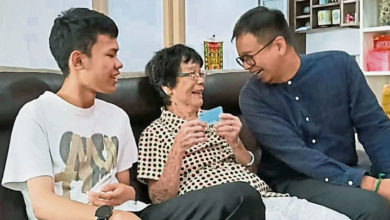 Photo of 无国籍孙子终获公民权 90岁婆婆圆愿笑了