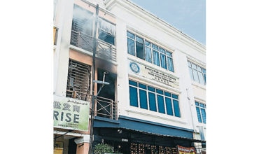 Photo of 疑电线短路 商店楼上火患