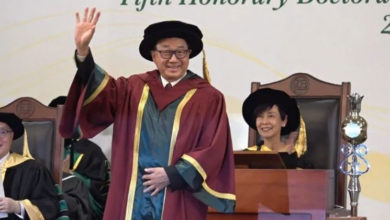 Photo of 83岁一代笑匠 许冠文获颁授荣誉博士