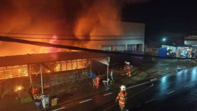 Photo of 摩多店失火偏遇制水 消拯员取河水扑灭火势