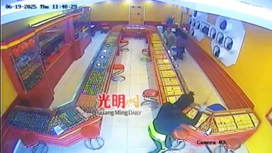 Photo of 携辣椒粉闯金铺砸柜 蒙面匪7秒抢金饰