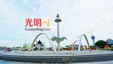 Photo of 市中心广场美化庆吉苏丹华诞 巨型王室礼帽迎客