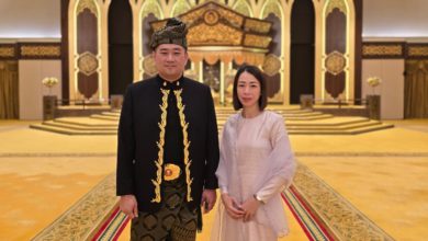 Photo of 授勋235有功人士 黄佳祯与2华裔首批受封