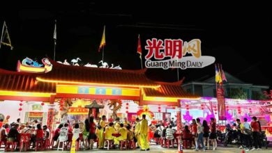 Photo of 信众中万字二奖 6公斤黄梨答谢蔗公派财
