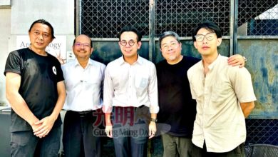 Photo of 出席赵少杰个展开幕 沈志强谈艺术与生命