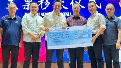 Photo of 沈志强移交9万拨款 现场加码再助侨光小学5万