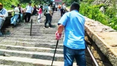 Photo of 装假肢男子泰山攻顶三次 网民赞叹“别再说爬不了泰山！”