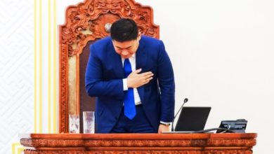 Photo of 儿子炫富惹怒民众 蒙古总理国会信任投票失败辞职