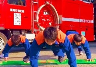 Photo of 【视频】太帅了!日本消防员训练视频爆红 掀起挑战热潮