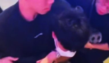 Photo of 男大生手提袋藏镜头 偷拍裙底被群众逮捕