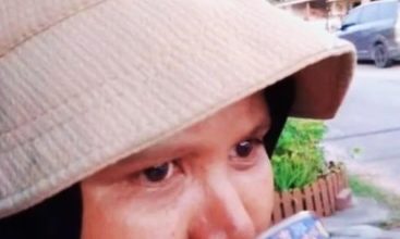 Photo of 【视频】体恤快递员大热天送货 老妇贴心送冷饮消暑