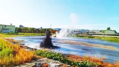 Photo of 【视频】台湾屏东万丹泥火山4处喷发高约2公尺 泥浆流入水沟