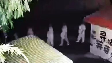 Photo of 50白衣人深夜诡异“列队行走” 邪门画面吓坏