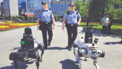 Photo of 机器人“警察” 中国成都街头上岗
