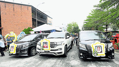 Photo of 快艇翻覆酿5死 颜氏一家三口出殡