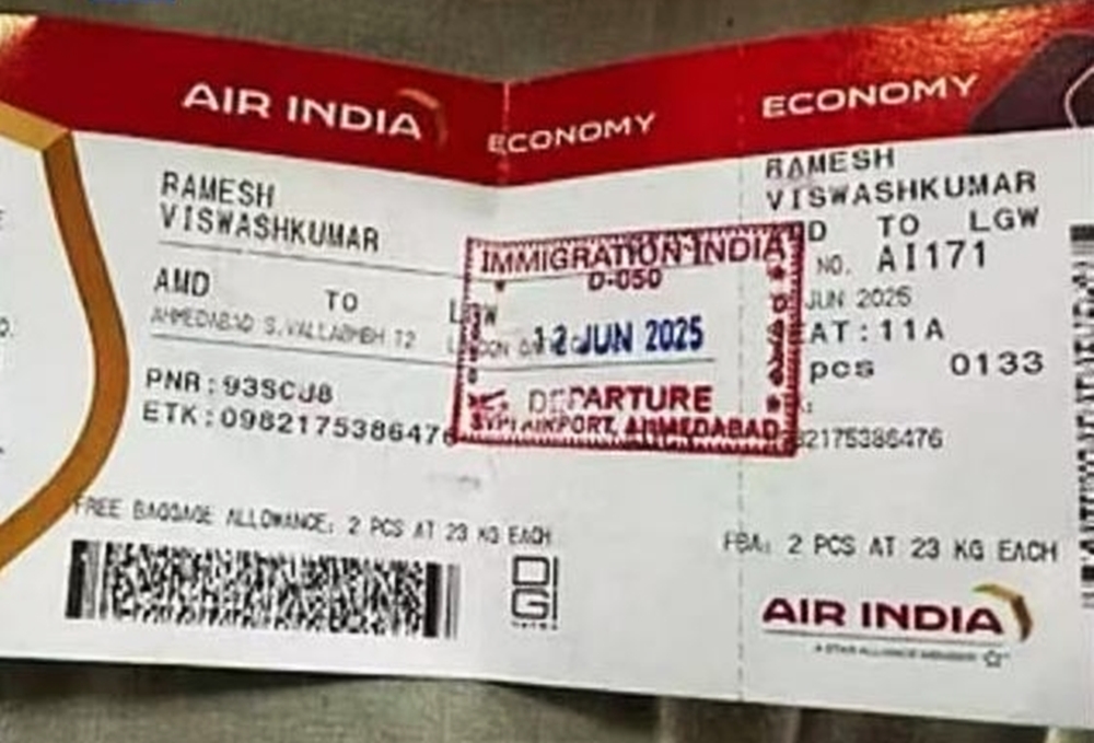 印度航空空难中，机上242人仅有11A座的乘客，印英双重国籍乘客拉梅什奇迹般地幸存下来。